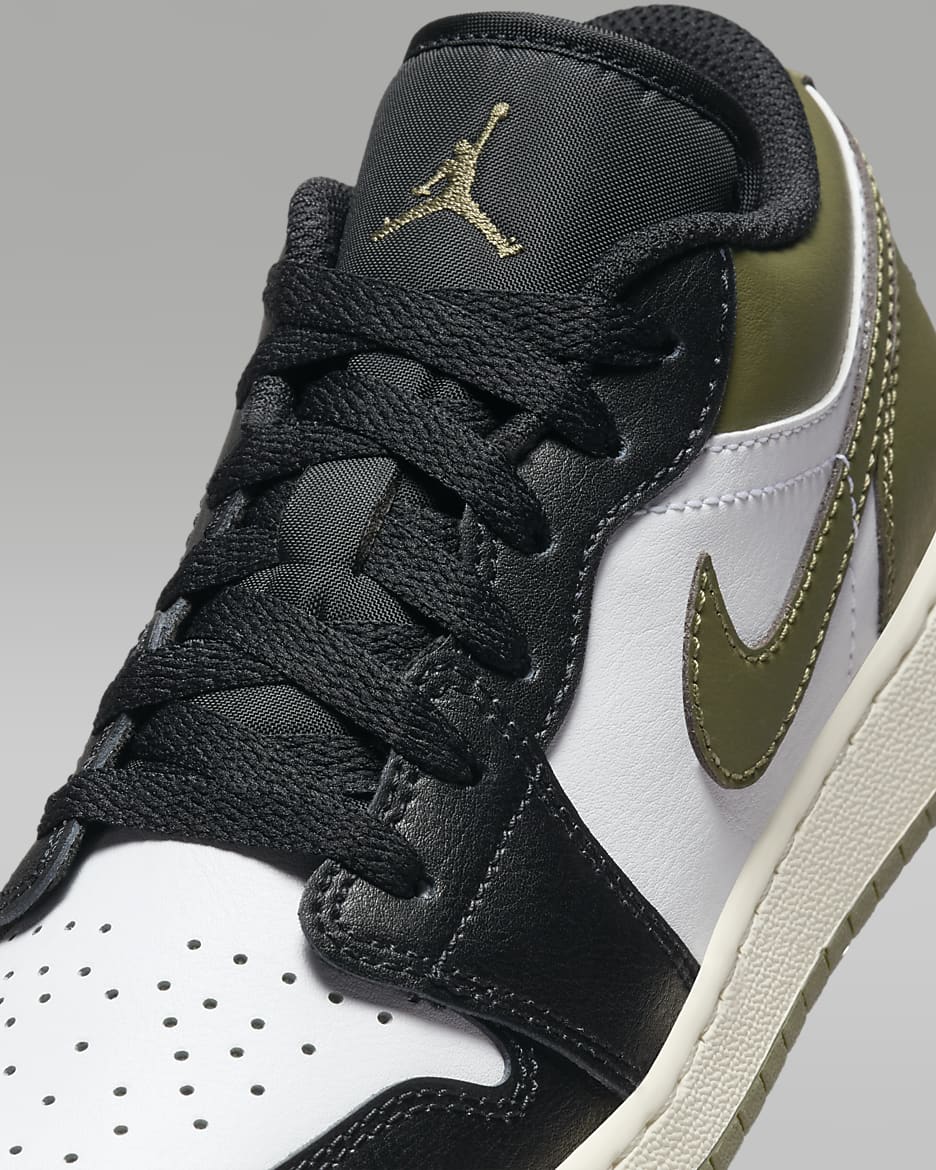 Air Jordan 1 Low Older Kids Shoes. Nike CA